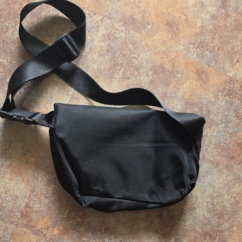 Lululemon Black Crossbody Bag with Gold Details - Picture 2 of 4